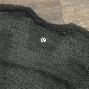 Lululemon tee